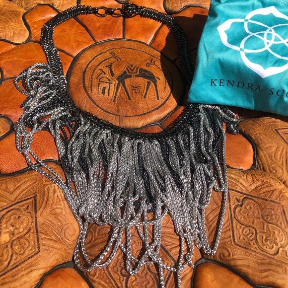 Kendra Scott Bib Necklace - Picture 2 of 3